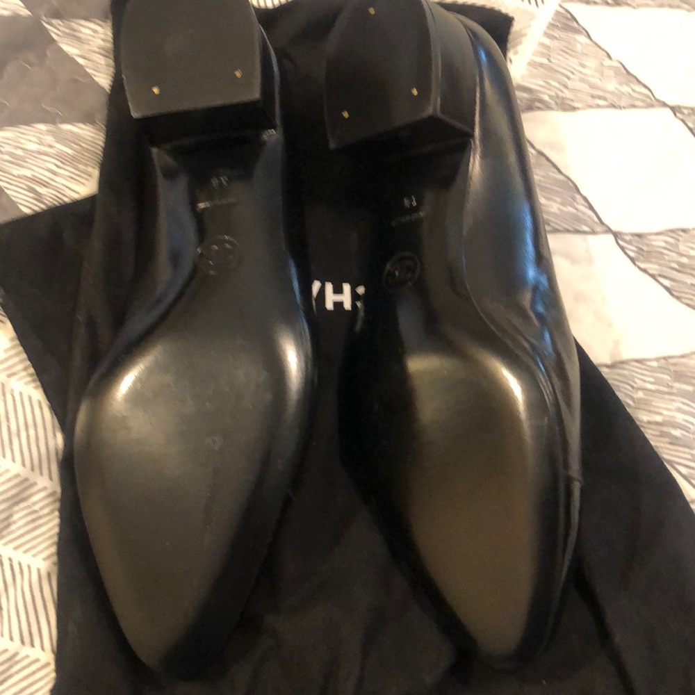 CHANEL patent leather cap toe pumps - Picture 5 of 7